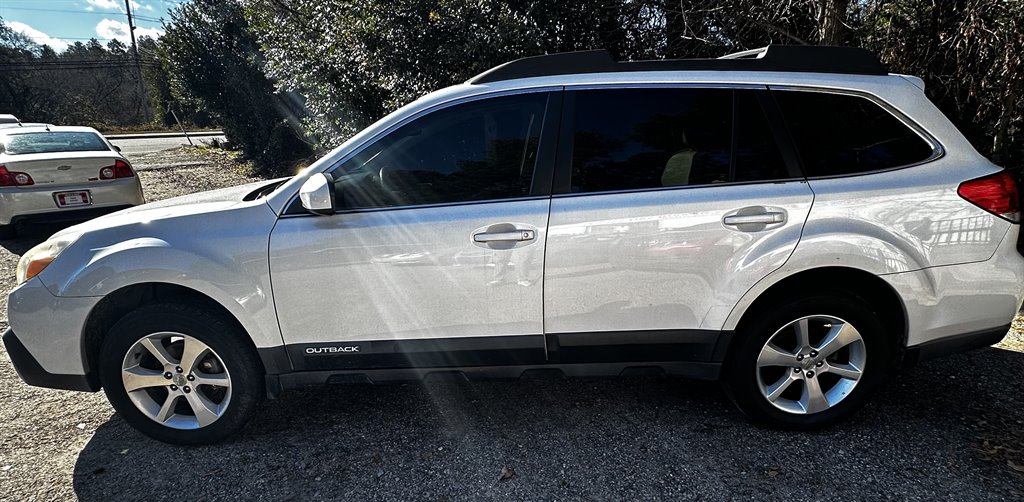 2013 Subaru Outback Limited's photo